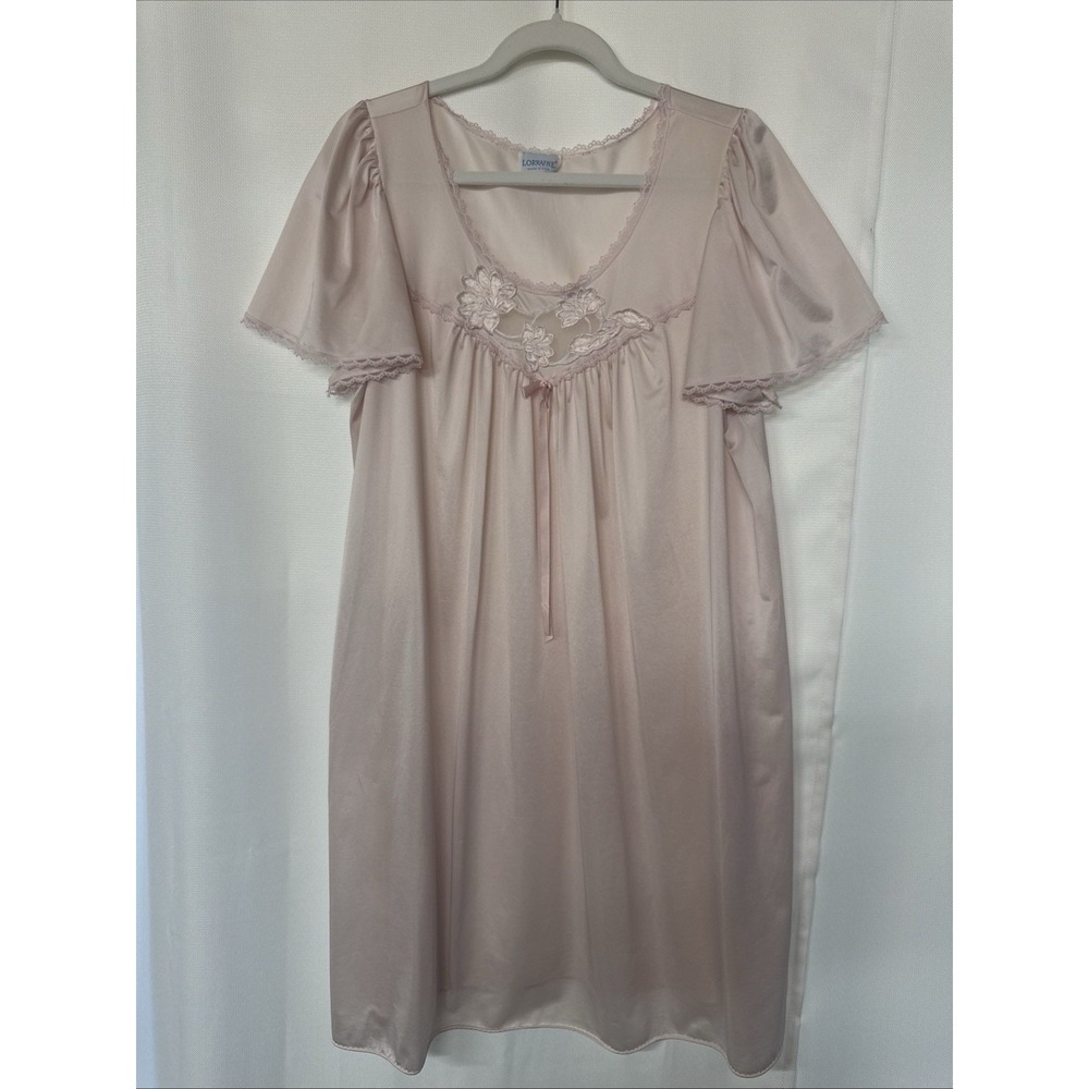 VTG Lorraine Nightgown Pale Pink Nylon Sz L Lace Trim Floral Applique Gown USA